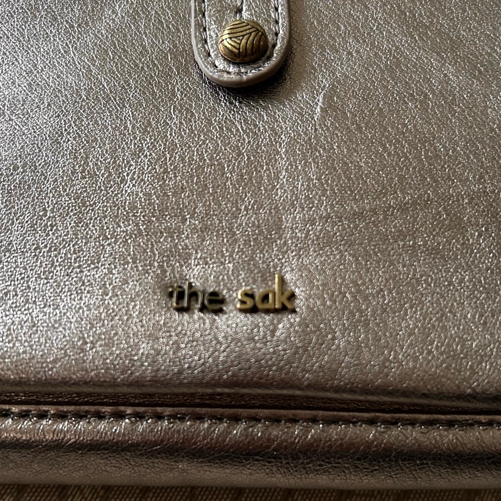 The Sak Leather Metallic Gold Wristlet Wallet Excellent Condition - Picture 11 of 13